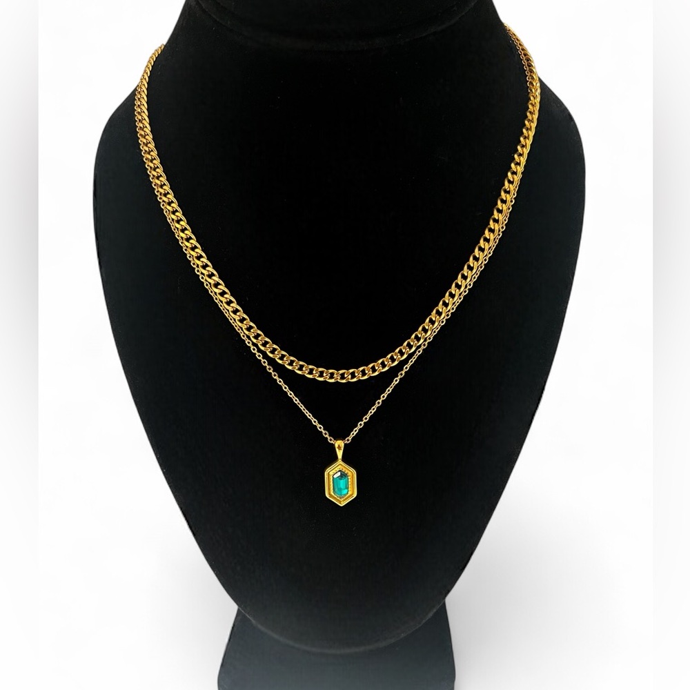 NEW 18K GOLD PLATED LUX SET “EMERALD AURA” – LAYERED PENDANT + CUBAN CHAIN